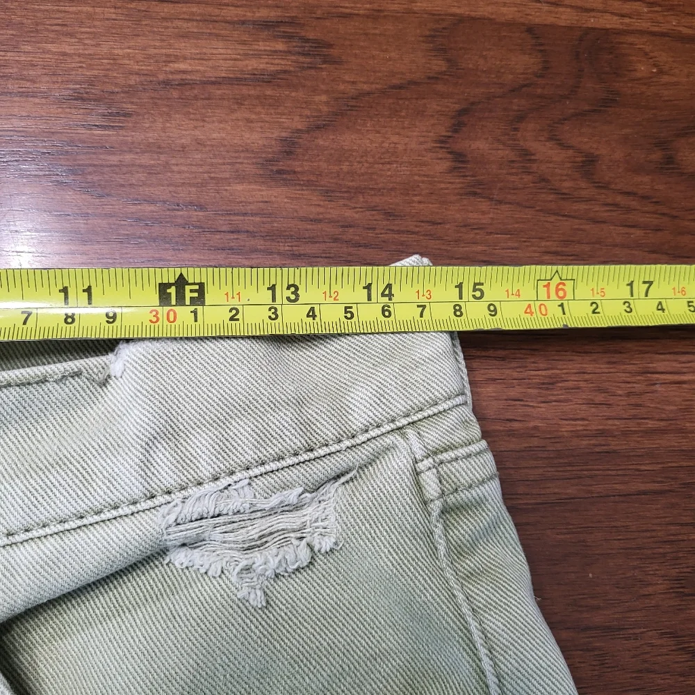 Urban Outfitters BDG Women's Green Dropped Waist Destroy High Rise Shorts, 26